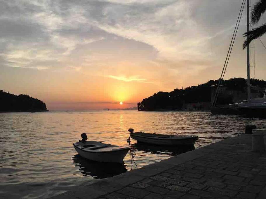 Apartman Lovely Split Level With Sea View, Pool, Free Parking And Wifi *