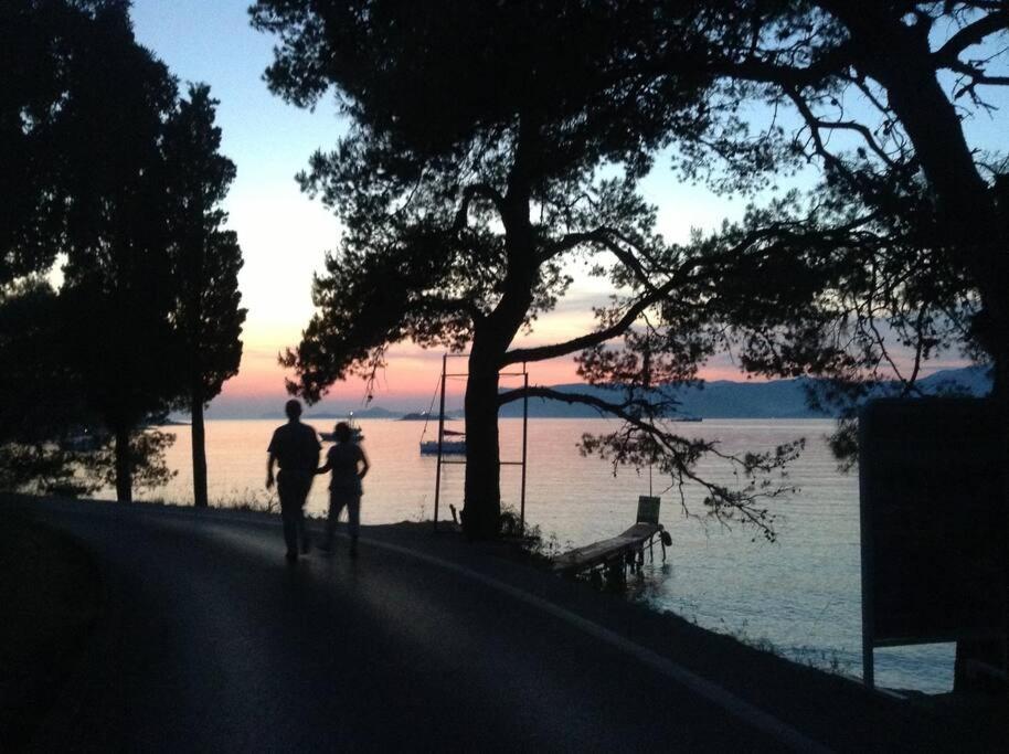 Apartment Lovely Split Level With Sea View, Pool, Free Parking And Wifi *