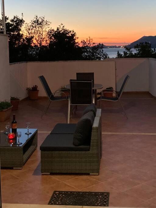 Lovely Split Level With Sea View, Pool, Free Parking And Wifi * Cavtat