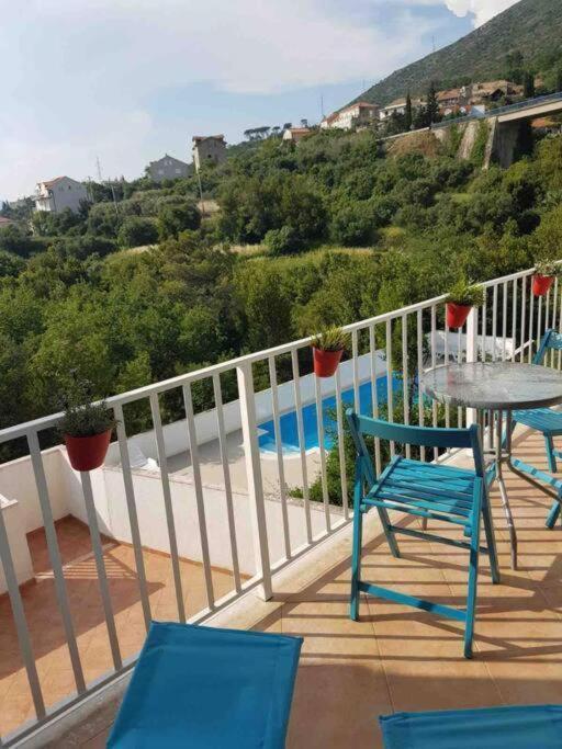 Lovely Split Level With Sea View, Pool, Free Parking And Wifi Cavtat