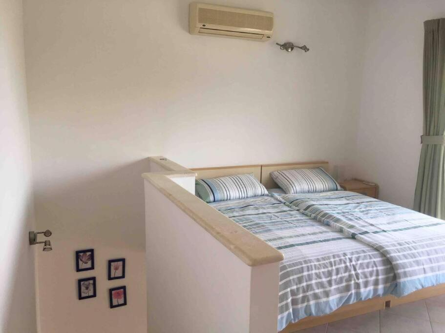 Lovely Split Level With Sea View, Pool, Free Parking And Wifi Apartment