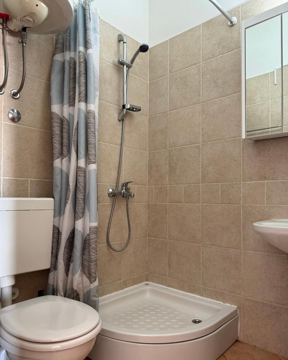 Lovely Split Level With Sea View, Pool, Free Parking And Wifi
