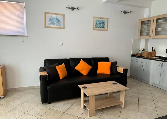 Lovely Split Level Apartment With Sea View, Pool, Free Parking And Wifi